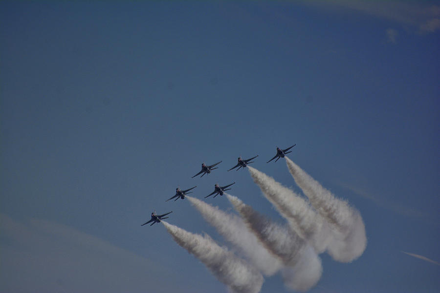 Thunderbirds 6 Plane Delta Arriving 2 Photograph by Raymond Salani III