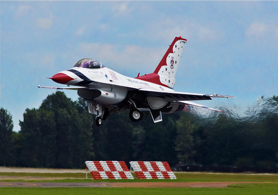 Thunderbirds F-16C Takeoff Photograph by Erik Simonsen