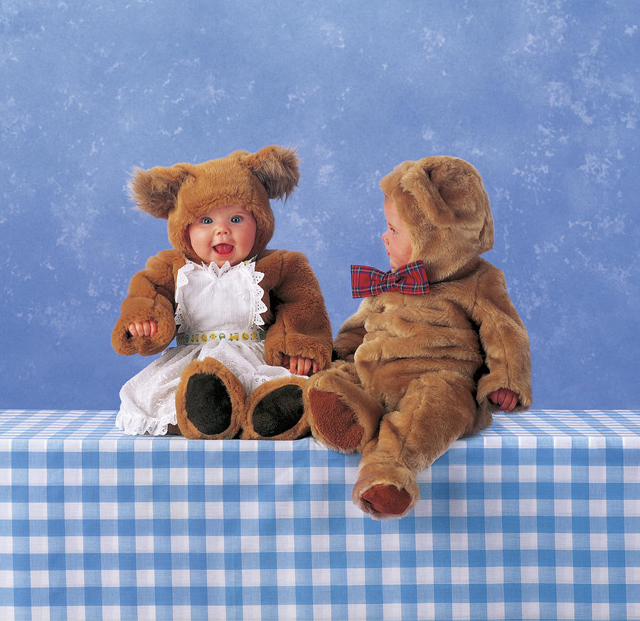 Color Photograph - Tiny Teddy Bears by Anne Geddes