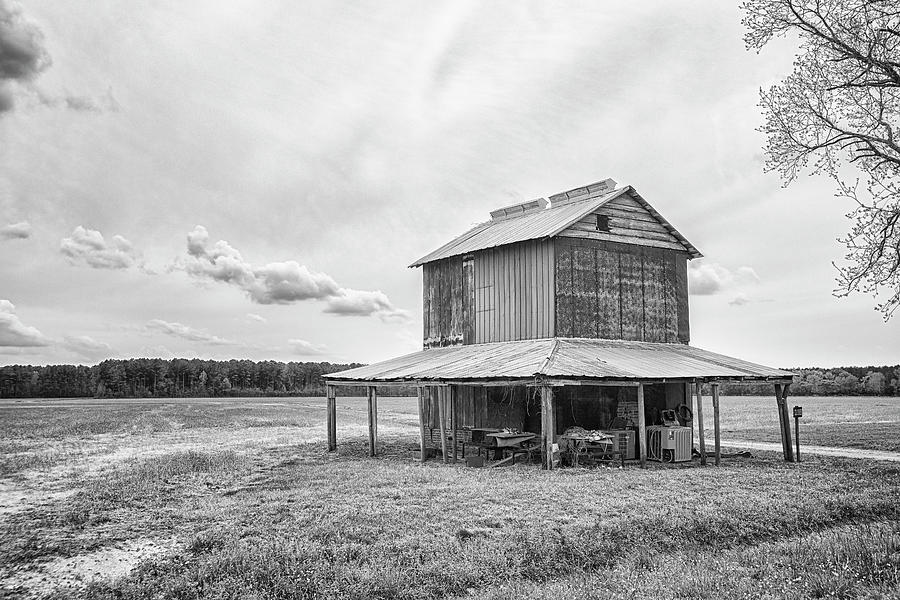 Tobacco Barn - Wayne County NC Photograph by Bob Decker