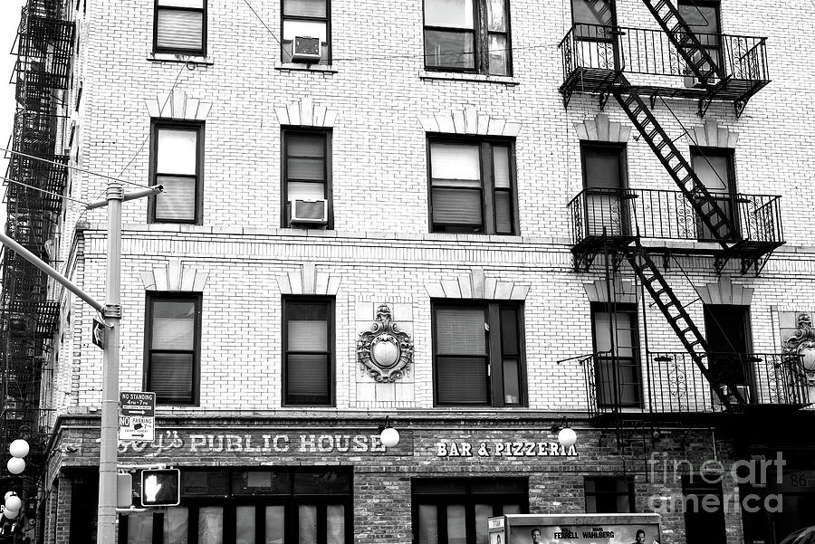 Tobys Public House New York City Photograph by John Rizzuto