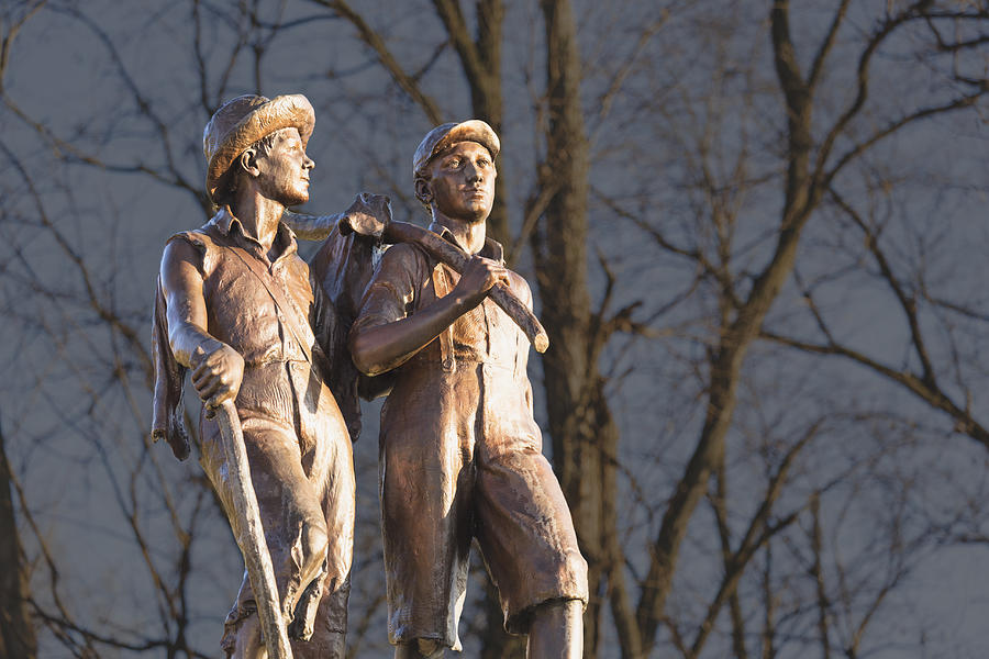 Tom Sawyer And Huckleberry Finn Statue Photograph by Eddie Brady