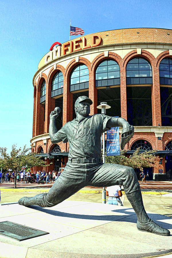 Tom Seaver Statue  2 - CitiField Photograph by Allen Beatty