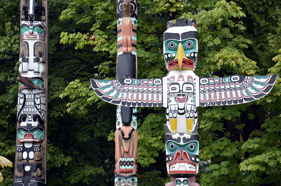 totem pole -  Vancouver - British columbia - Canada Photograph by Avatarmin