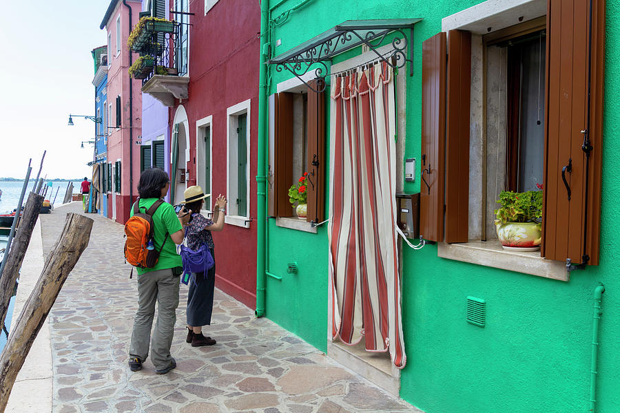 Tourists in Burano Photograph by Pietro Ebner