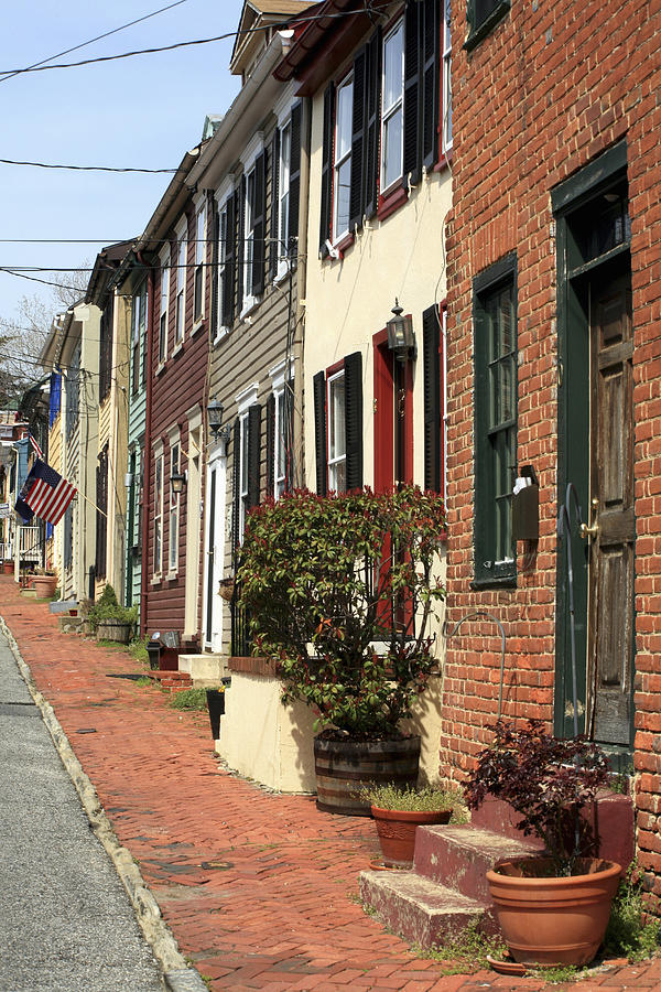 Townhouses and street in Historic Annapolis Photograph by Hisham Ibrahim