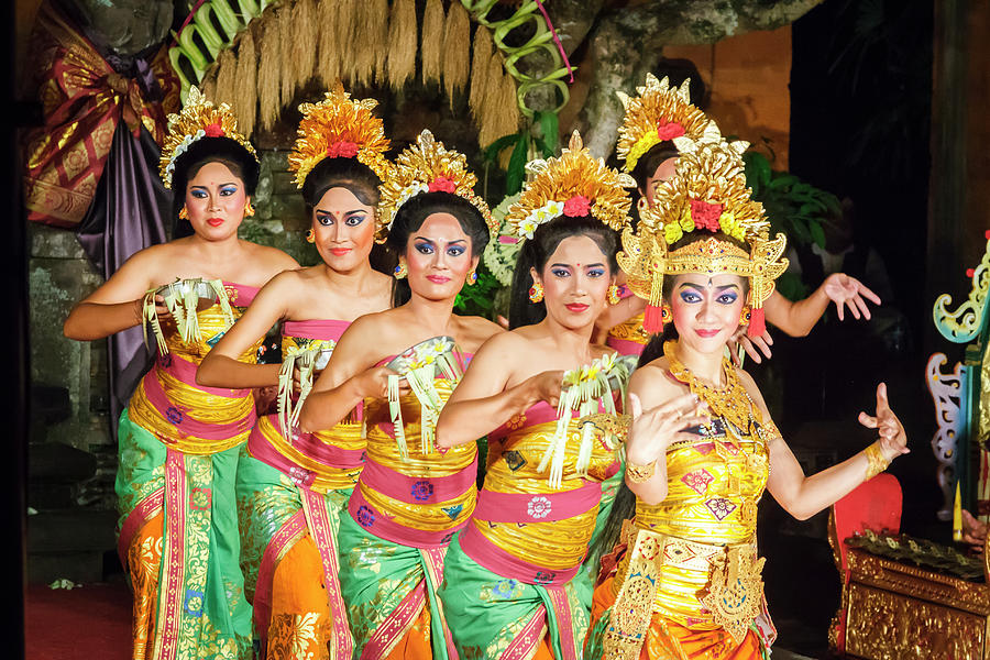 Traditional dance in Bali 01 Photograph by Mikel Bilbao Gorostiaga ...