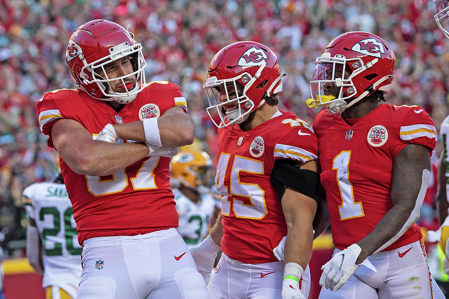 Travis Kelce Photograph by Peter Aiken - Fine Art America