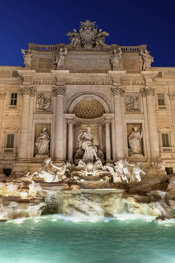 fountain in rome at night