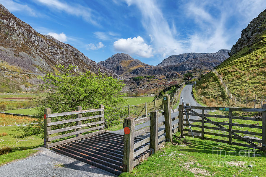 Tryfan Mountain Nant Ffrancon Snowdonia Photograph by Adrian Evans
