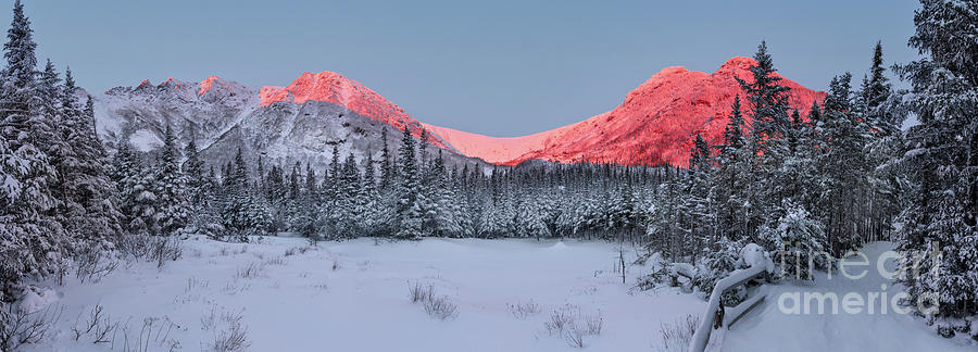 Tuckermans Ravine Alpenglow Sunrise Photograph by Craig Shaknis