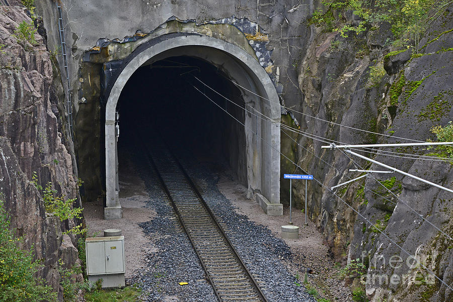 Tunnel 2 Photograph