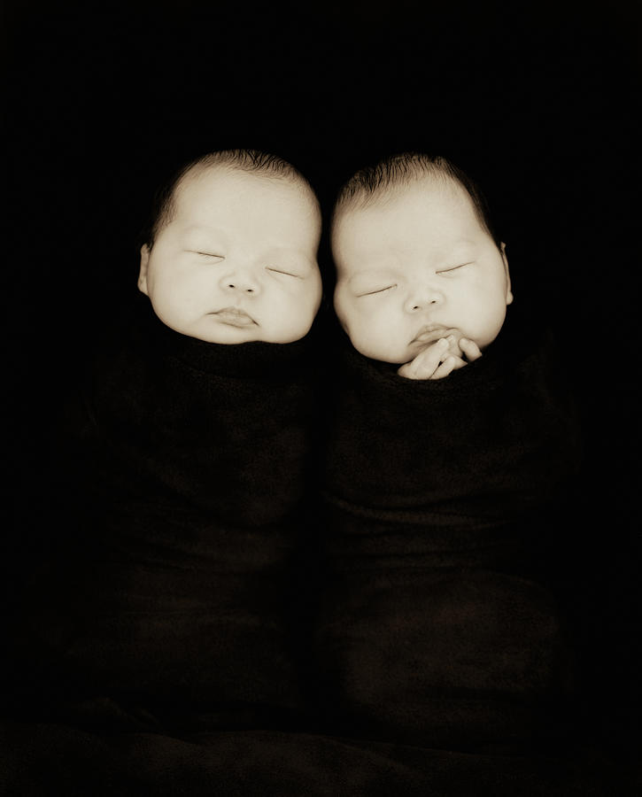 Black And White Photograph - Twins, Punyeesa and Punyatron by Anne Geddes