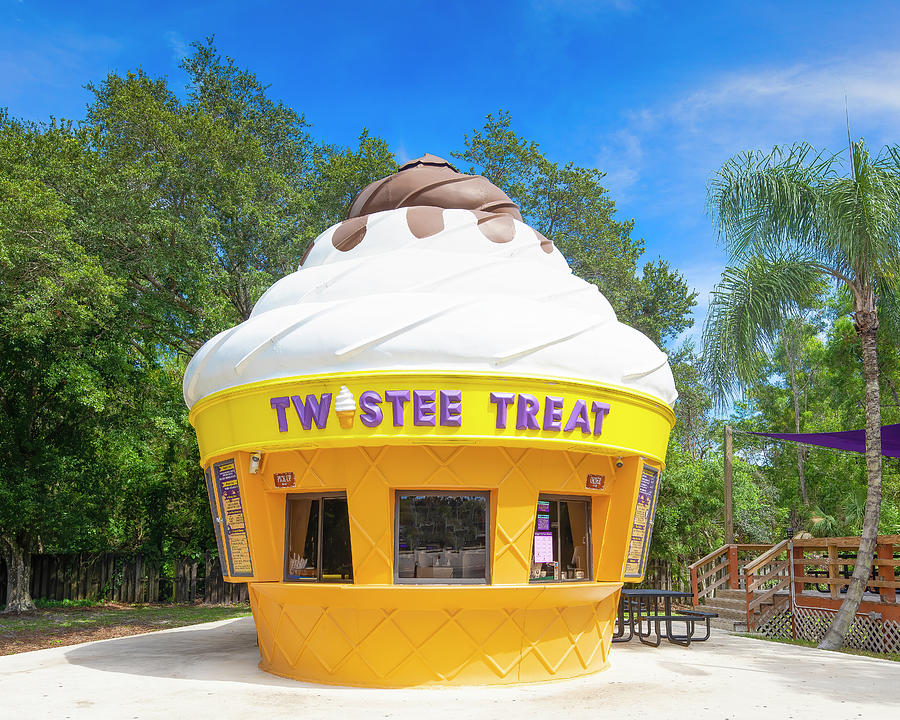 Twistee Treat Ice Cream Shop Photograph by Mark Andrew Thomas | Pixels