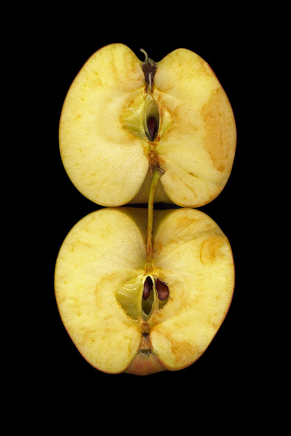 apple cut in two pics