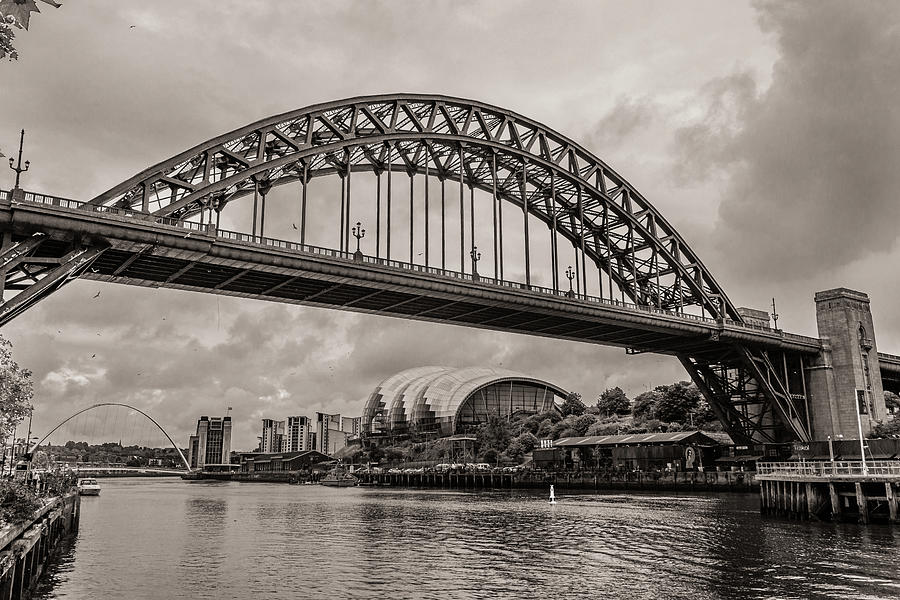 Tyne Bridge and Sage Photograph by Francisco Ruiz Navas