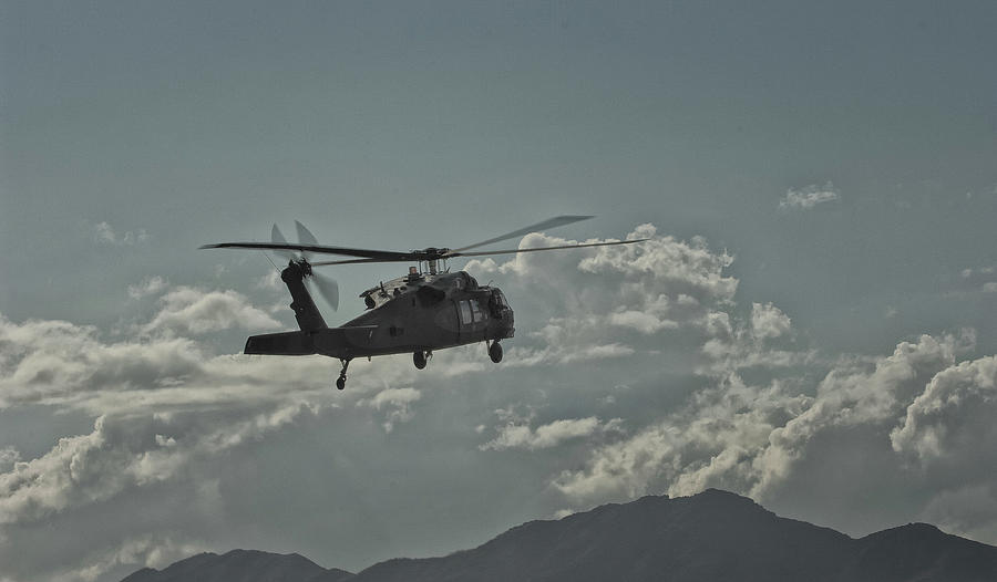 Uh-60 Photograph by Doug Wittrock