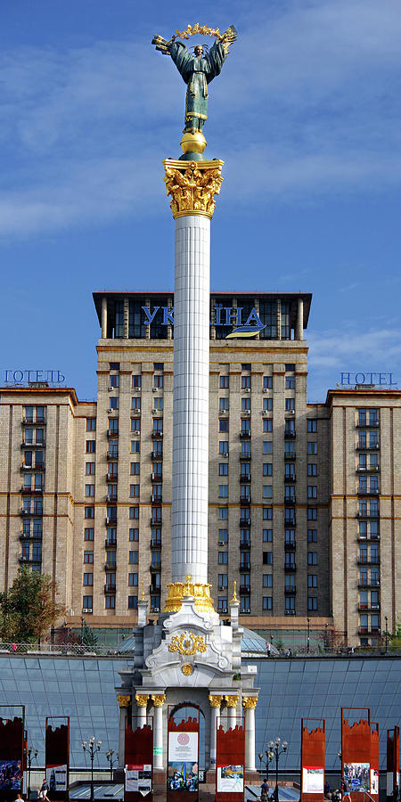 Ukraine Photograph - Ukraine Independence Monument, Maidan Nezalezhnosti by Douglas Taylor