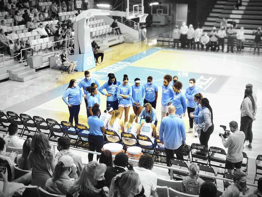 UNC Womens Basketball Team 1a  Mixed Media by Brian Reaves