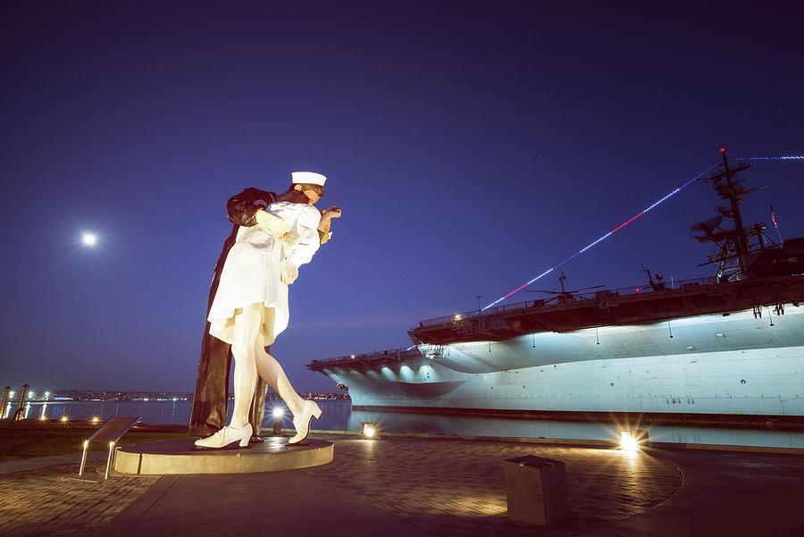 Unconditional Surrender Statue Kissing By Moonlight Photograph by Joseph S Giacalone