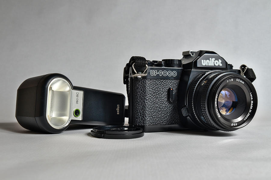 Unifot analogue camera, model UF-9000. 35mm film camera with flash Photograph by Angelo DeVal