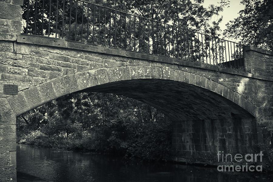 Union Canal Bridge 11 - Long Hermiston - Solitary Wave Photograph by Yvonne Johnstone