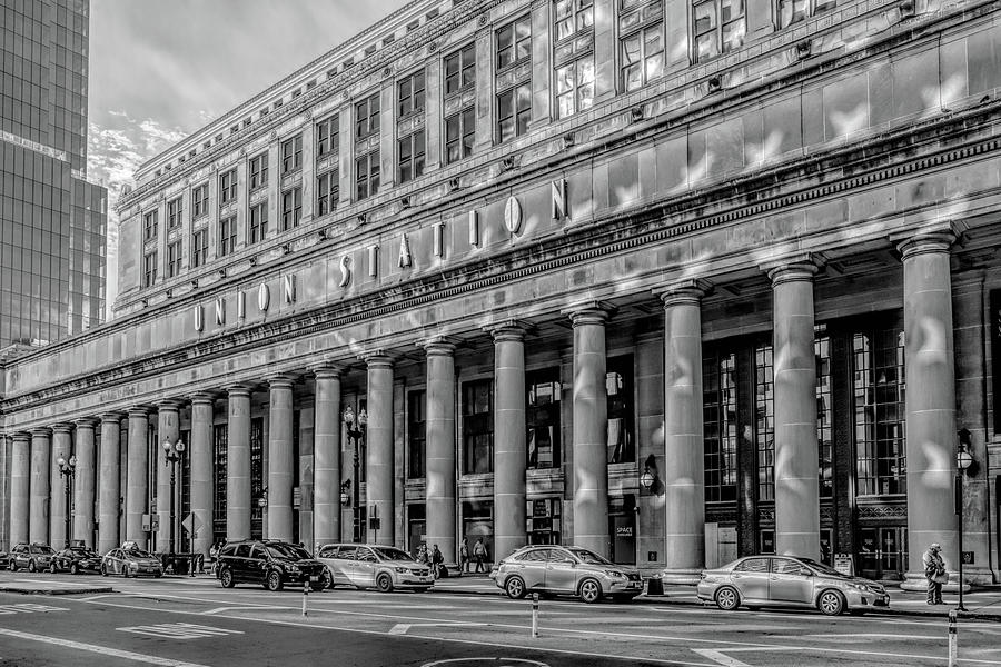 Union Station Chicago Black and White Photograph by Sharon Popek