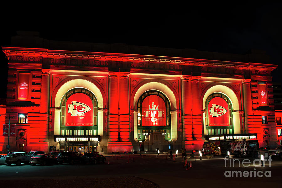 Union Station Dressed in Super Bowl Chiefs Red Photograph by Jean