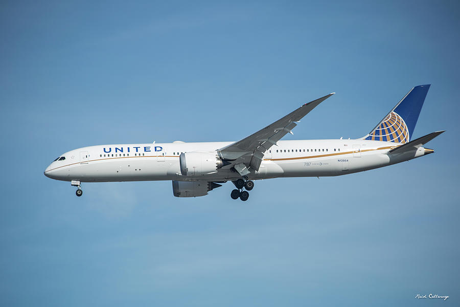 N13954 United Airlines Boeing 787 Landing LAX Los Angles CA Art Photograph by Reid Callaway