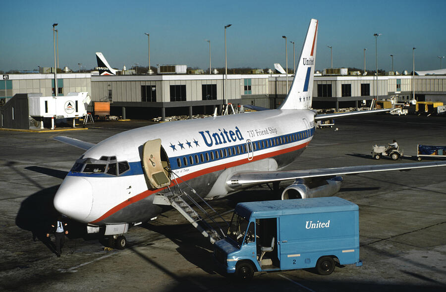 United Airlines Boeing 737-200 at Atlanta by Erik Simonsen