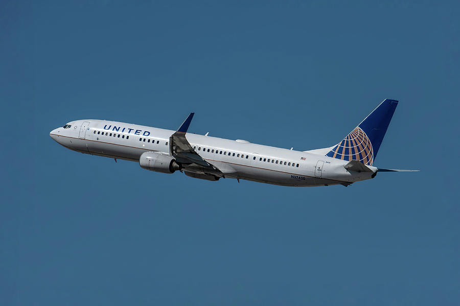 United Airlines Boeing 737 Takeoff at Los Angeles Photograph by Erik Simonsen