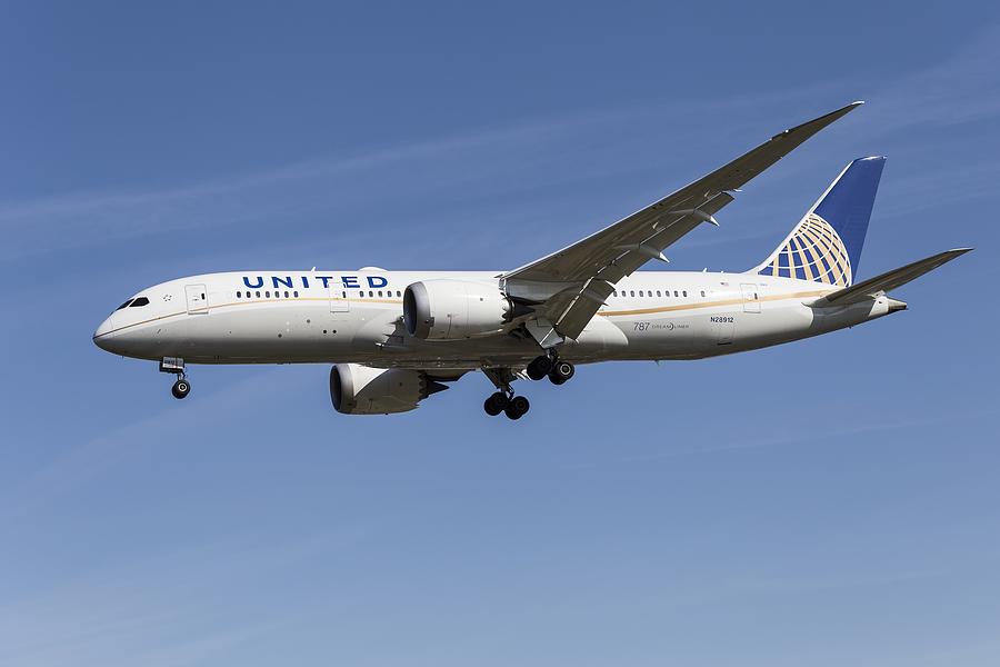 United Airlines Boeing 787-8 X1 Photograph by David Pyatt - Fine Art ...