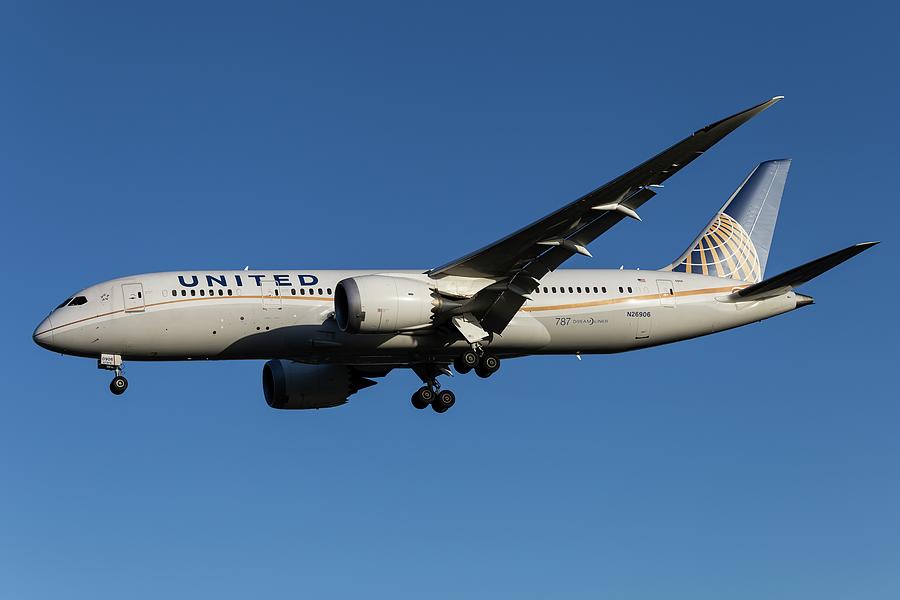 United Airlines Boeing 787-8 X9 Photograph by David Pyatt - Fine Art ...