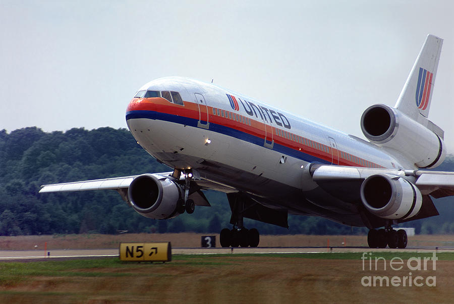 United Airlines Douglas DC-10 Landing Photograph by Wernher Krutein