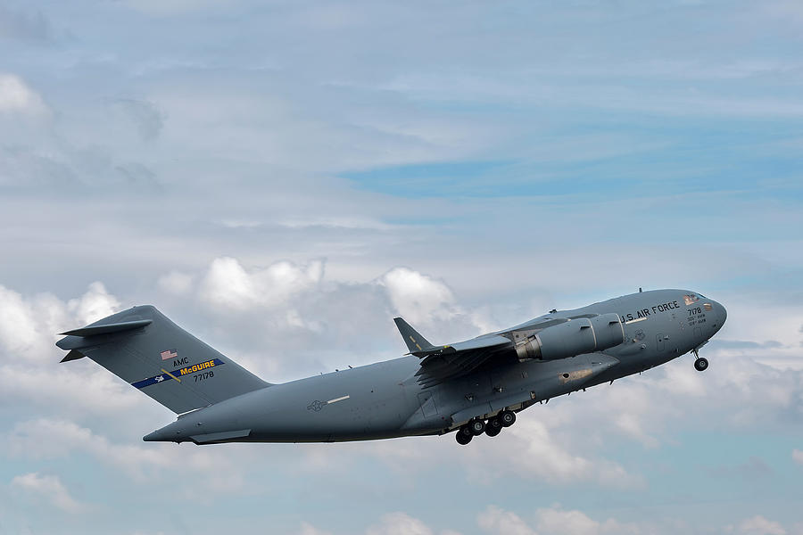 USAF Boeing C 17 Globemaster 111 Photograph by Derek Beattie