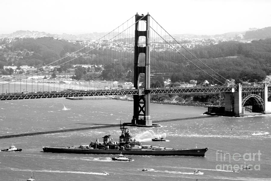 USS Iowa departs San Francisco Photograph by Tony Lee