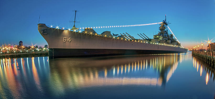 USS  Wisconsin Photograph by Jerry Gammon