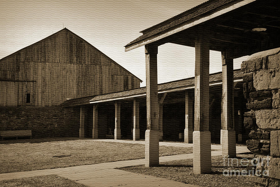 Barn Photograph - Vacant by Kirt Tisdale