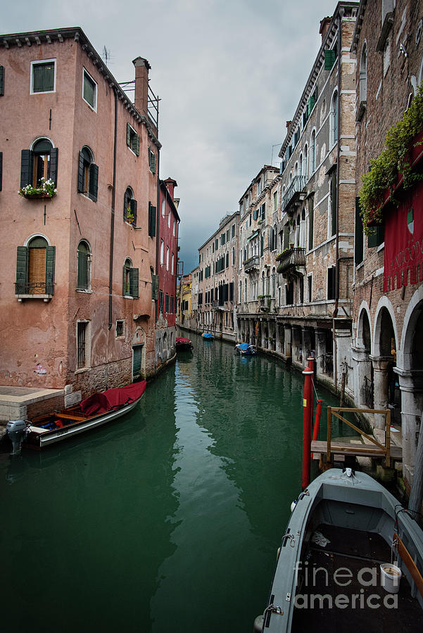 Venice-canal Alley Photograph by Judy Wolinsky