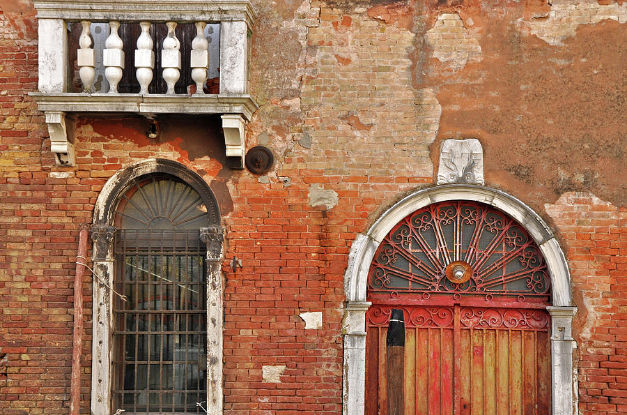 Venice Windowscape - Venice, Italy Photograph by Denise Strahm