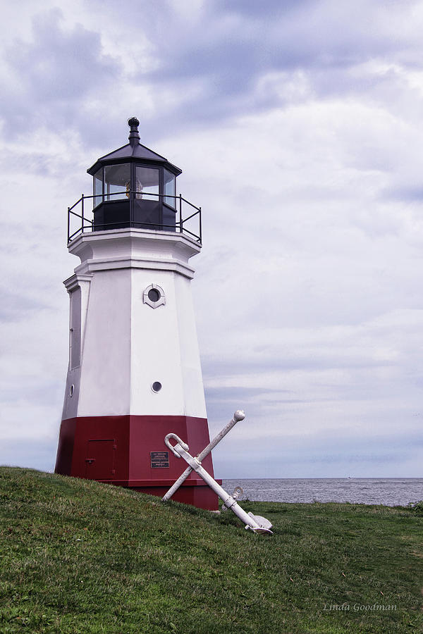 Vermilion Lighthouse Photograph by Linda Goodman