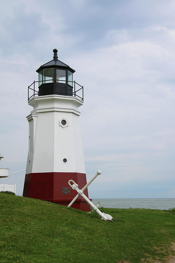 Vermilion Ohio Lighthouse Photograph by Linda Goodman - Fine Art America