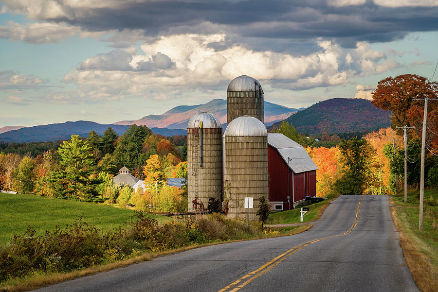 Fall Photograph - Vermont Barn with Fall Colors by Jatin Thakkar