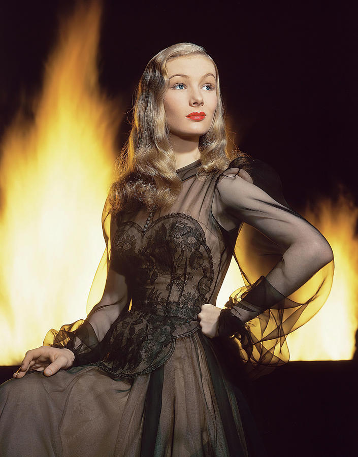 VERONICA LAKE in I MARRIED A WITCH -1942-, directed by RENE CLAIR. Photograph by Album