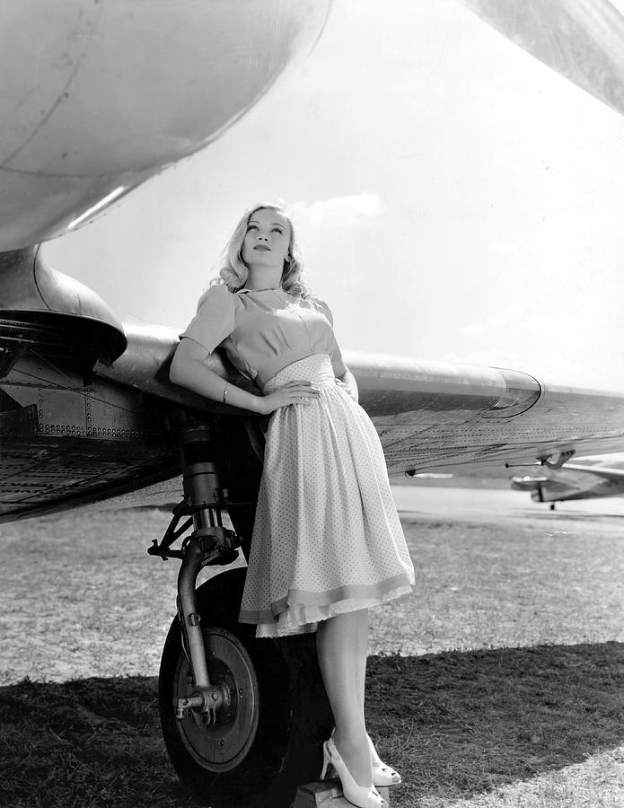 VERONICA LAKE in I WANTED WINGS -1941-, directed by MITCHELL LEISEN. Photograph by Album