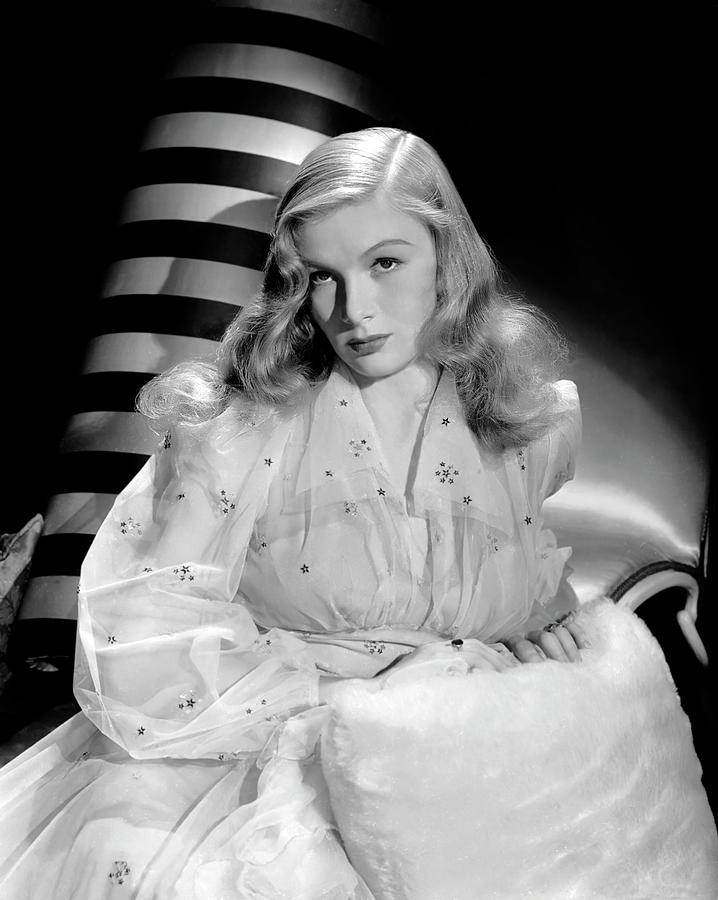 VERONICA LAKE in SULLIVANS TRAVELS -1941-, directed by PRESTON STURGES. Photograph by Album