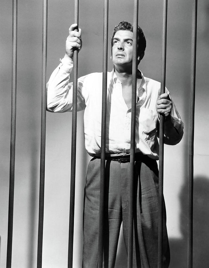 VICTOR MATURE in KISS OF DEATH -1947-, directed by HENRY HATHAWAY. Photograph by Album