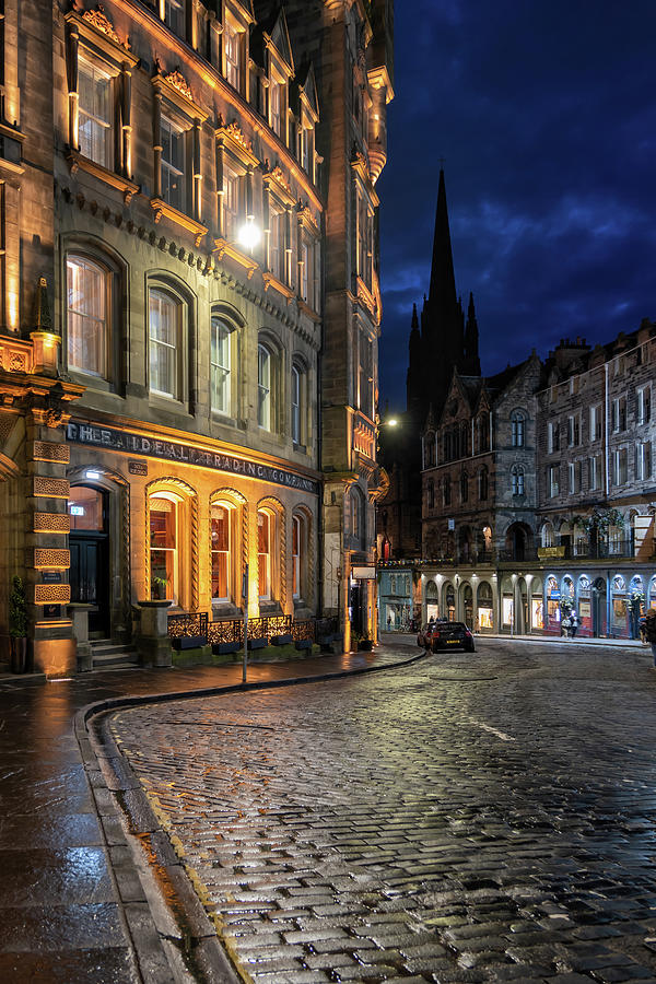 Victoria Street At Night In Edinburgh Photograph by Artur Bogacki ...
