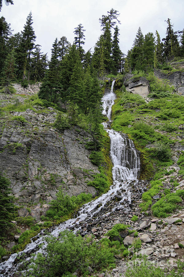 Vidae Falls At Crater Lake Photograph by Suzanne Luft