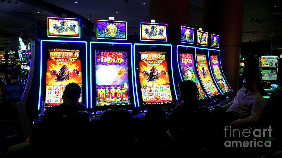 harrahs casino rincon ultimate poker machines